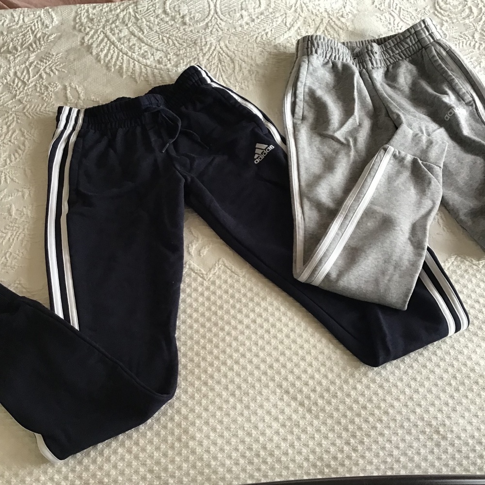 Adidas (2) jogger style sweatpants (1) navy blue (1) gray Size XS